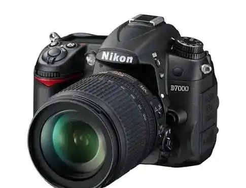دوربین حرفه ای Nikon D7000 دست دو