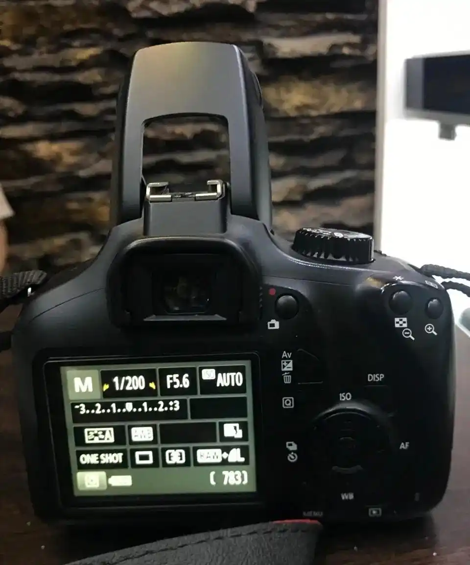 canon4000d دست دو