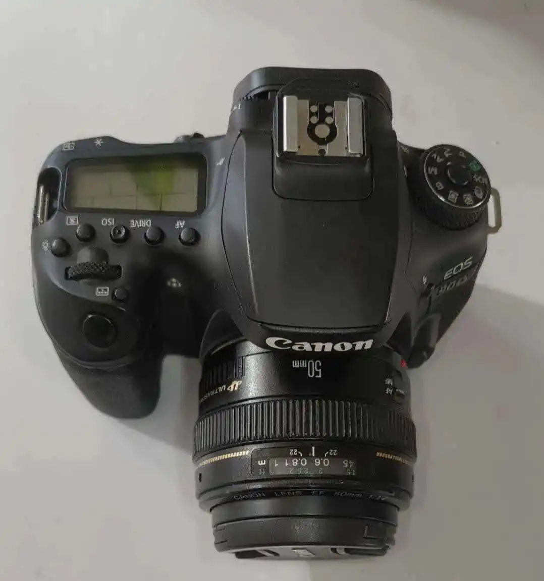 بادی Canon 90D با لنز 18/135 usm دست دو