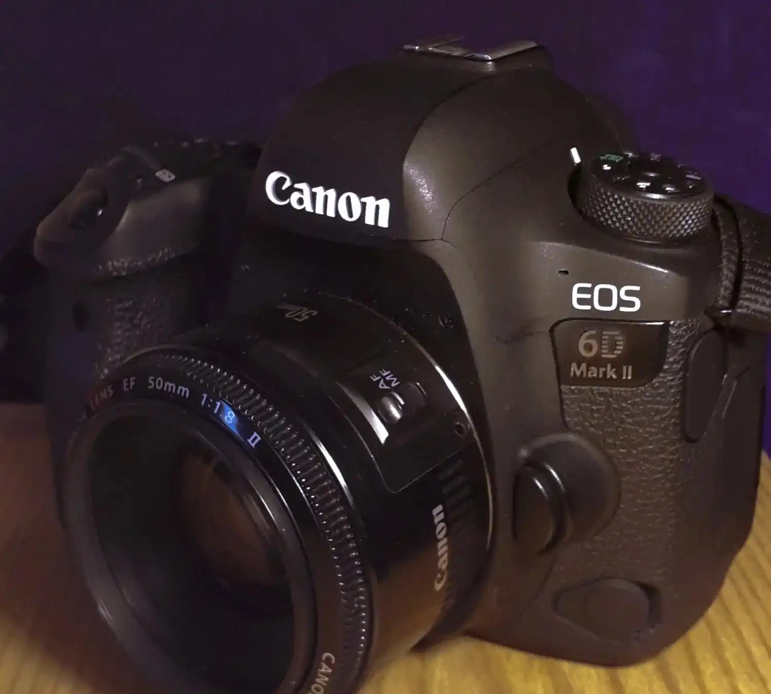 دوربین Canon 6D Mark 2 دست دو