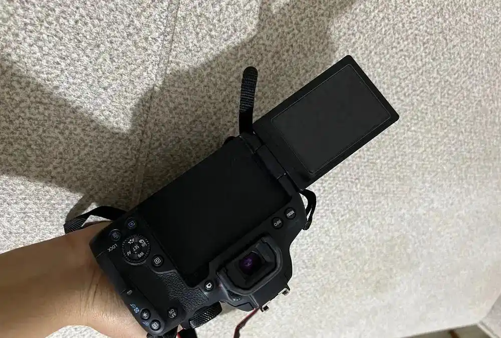 دوربین عکاسی کنون850d دست دو