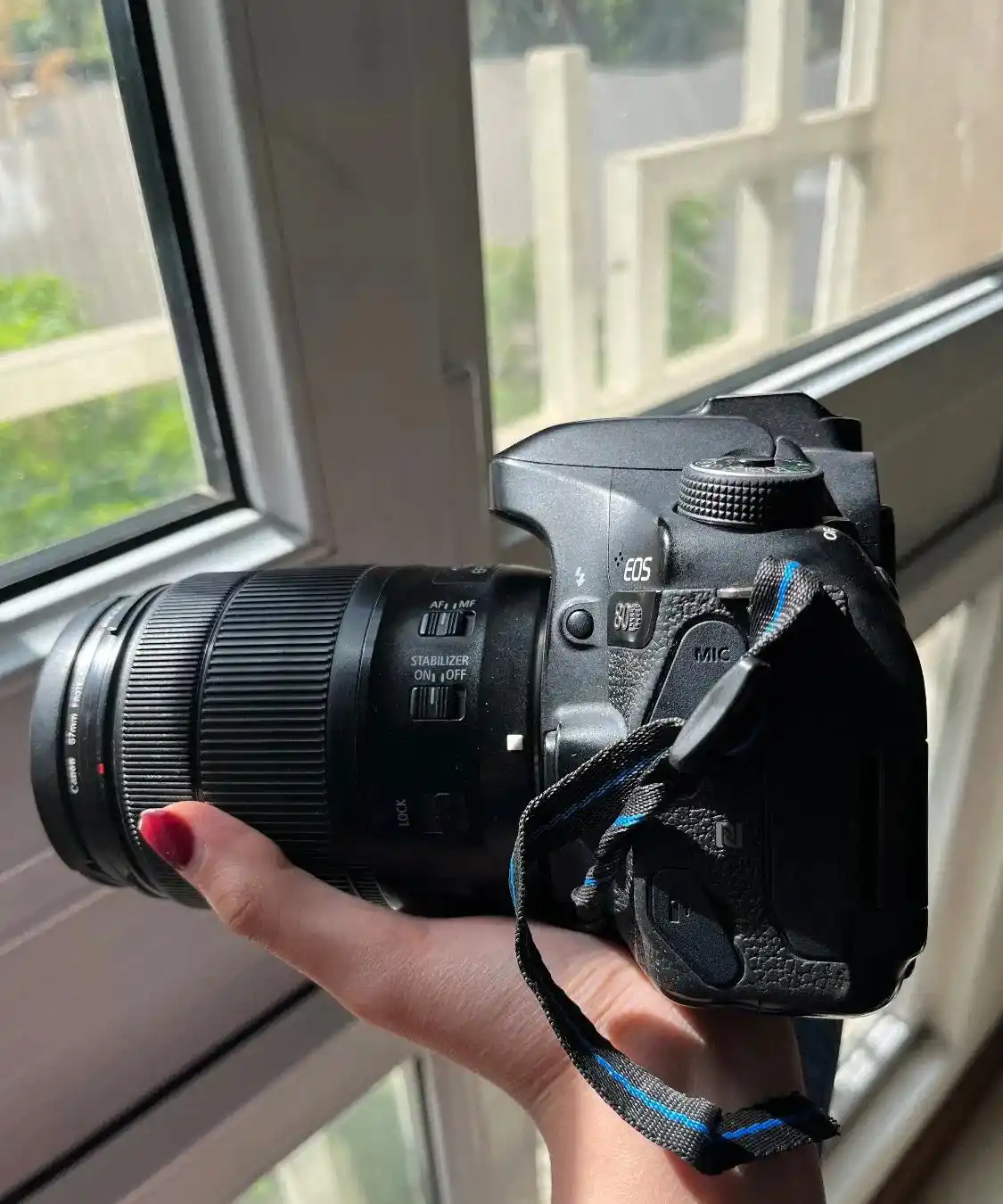 کنون 80D همراه لنز و سه پایه دست دو