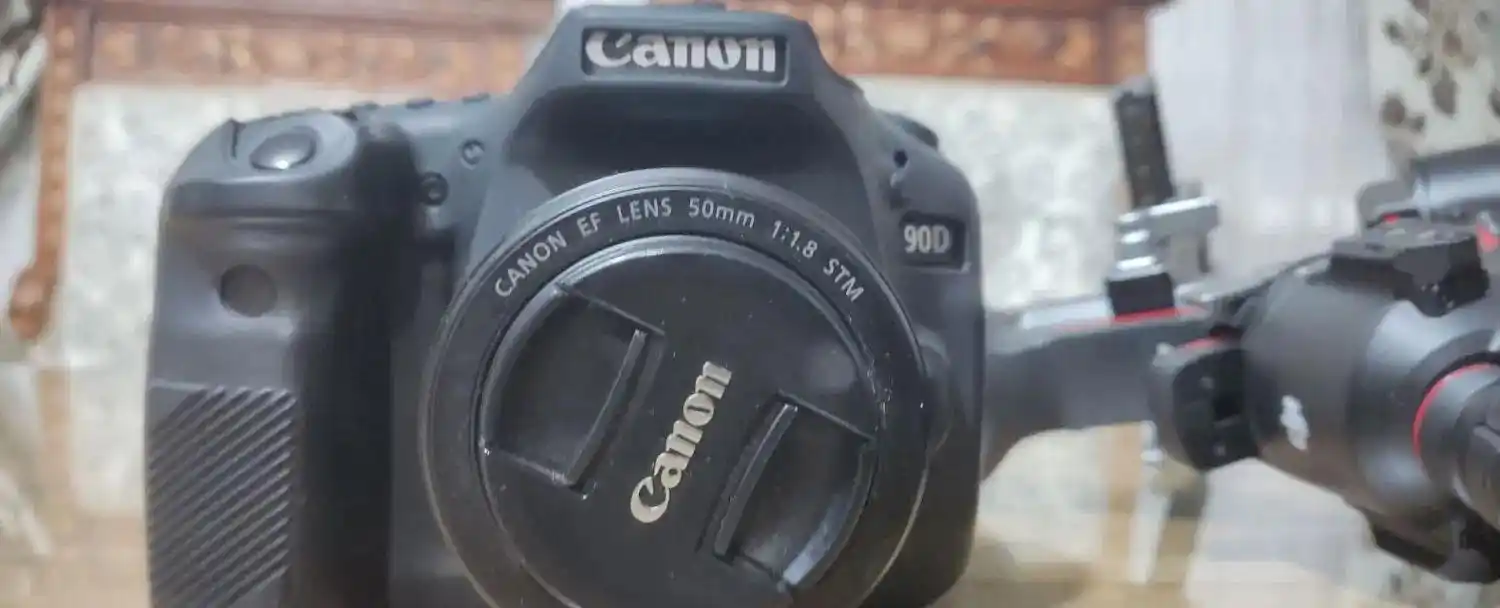 دوربین canon 90d دست دو