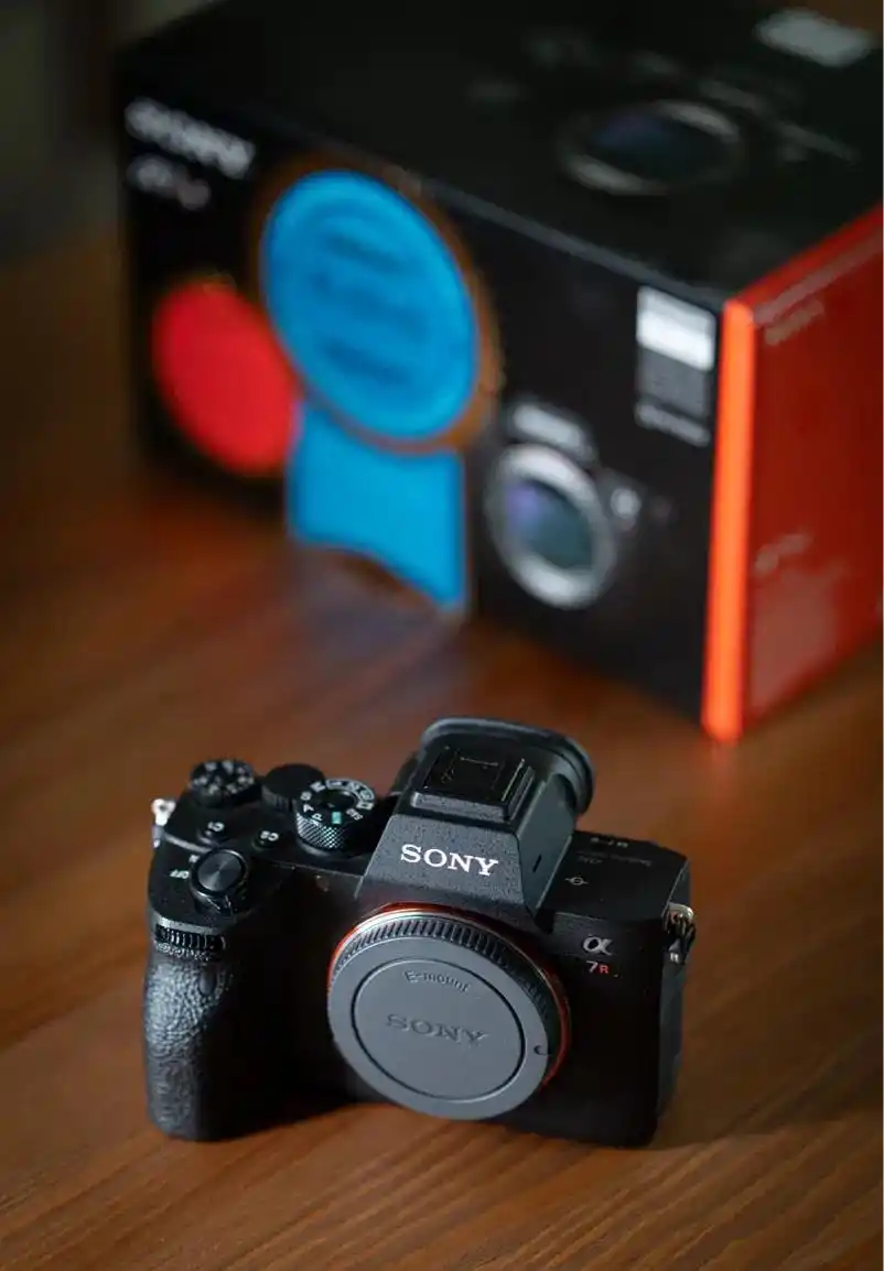 دوربین بدون آینه سونی SONY a7R IV دست دو