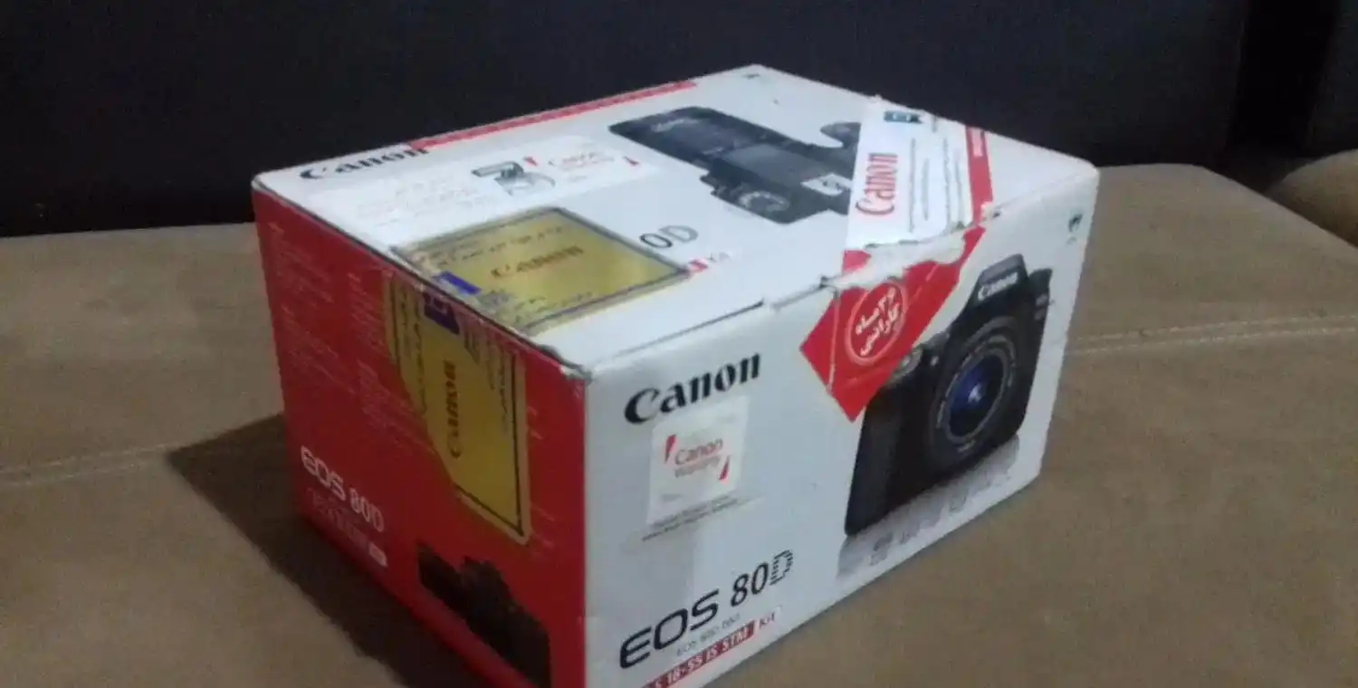 دوربین کنن 80D دست دو