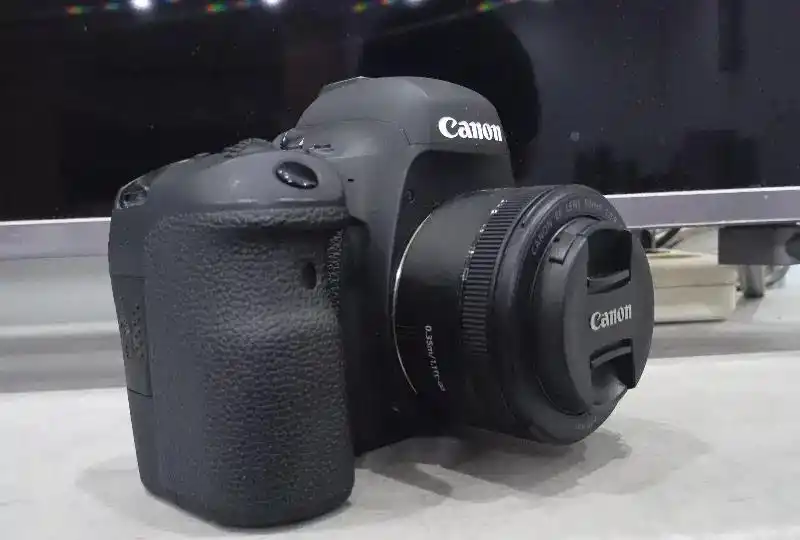 دوربین canon 6d markll دست دو
