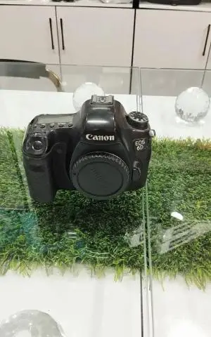 دوربین کنون canon 80d و لنز 50 1/4f و... دست دوم