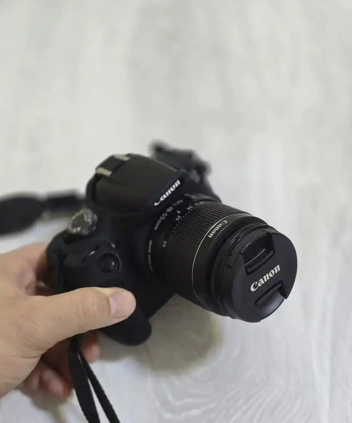 دوربین عکاسی و فیلمبرداری Canon مدل 2000D دست دو