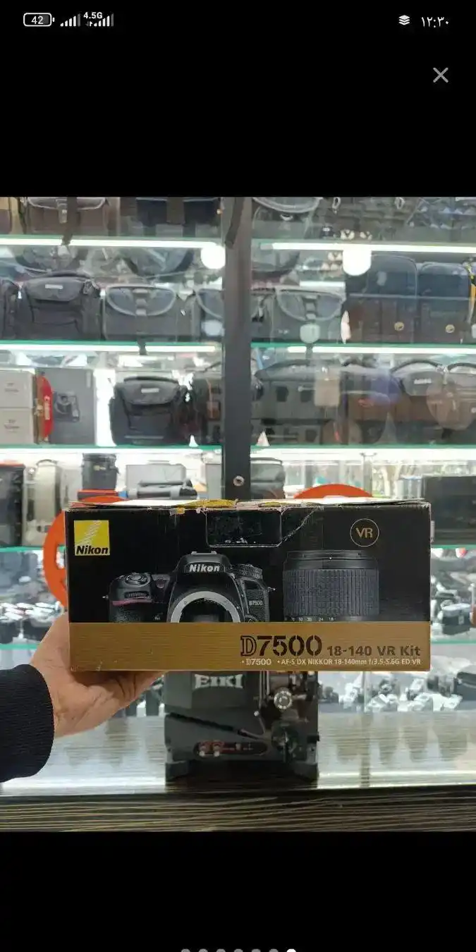 دوربین نیکن D7500 دست دو