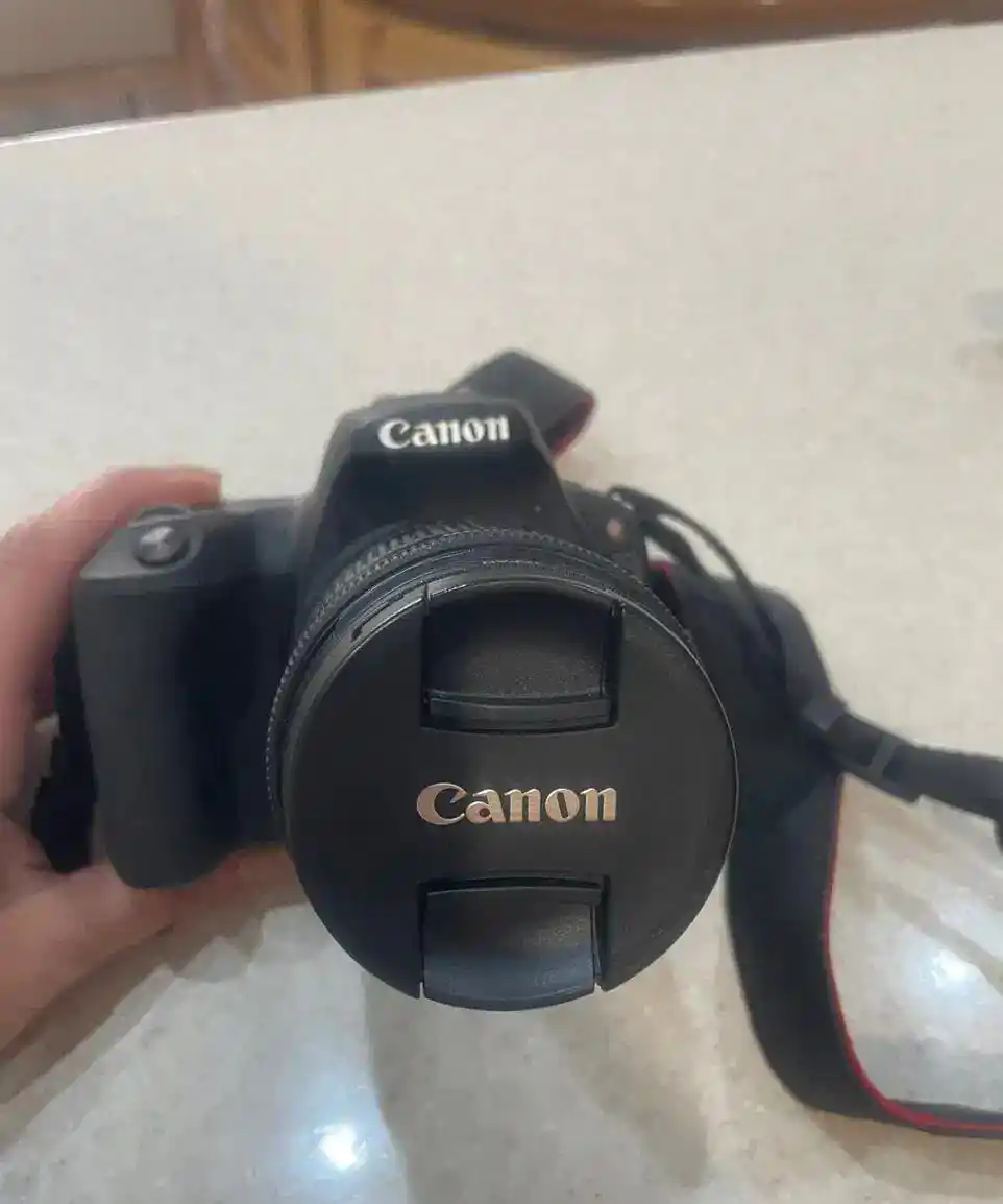 دوربین canon 200D دست دو