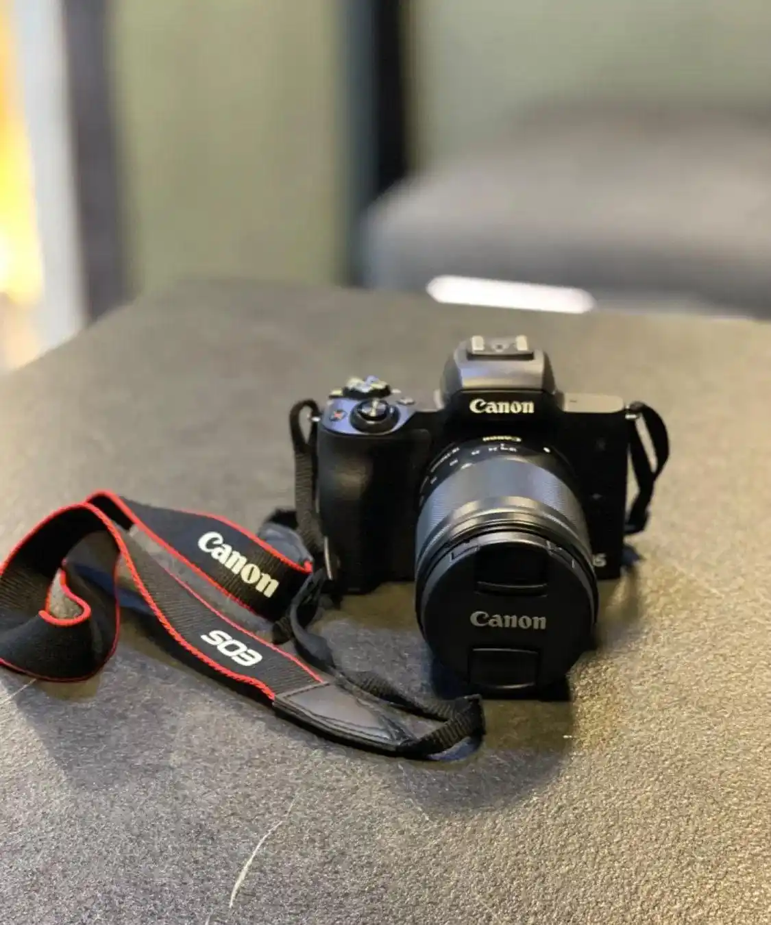 دوربین عکاسی و فیلمبرداری M50 mark II دست دو