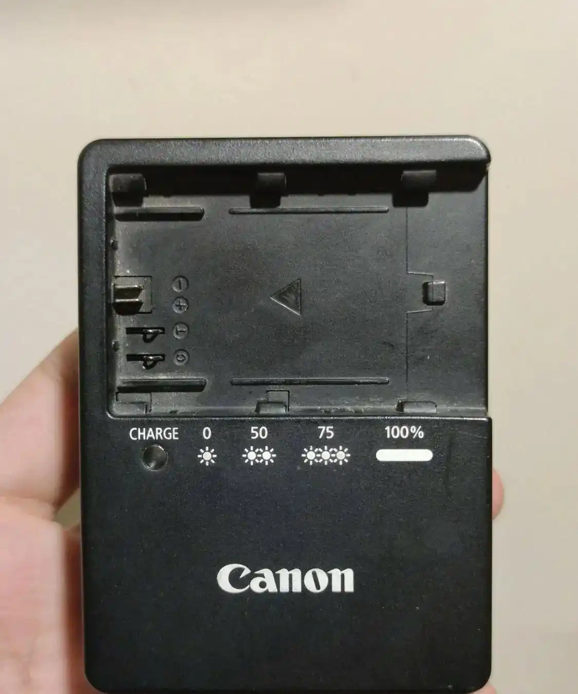 شارژر اصل canon lc-e6 مناسب دوربین کنون 5d 6d 7d دست دو