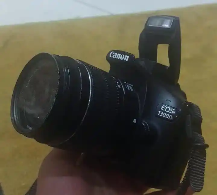 دوربین کنون 1300d دست دو
