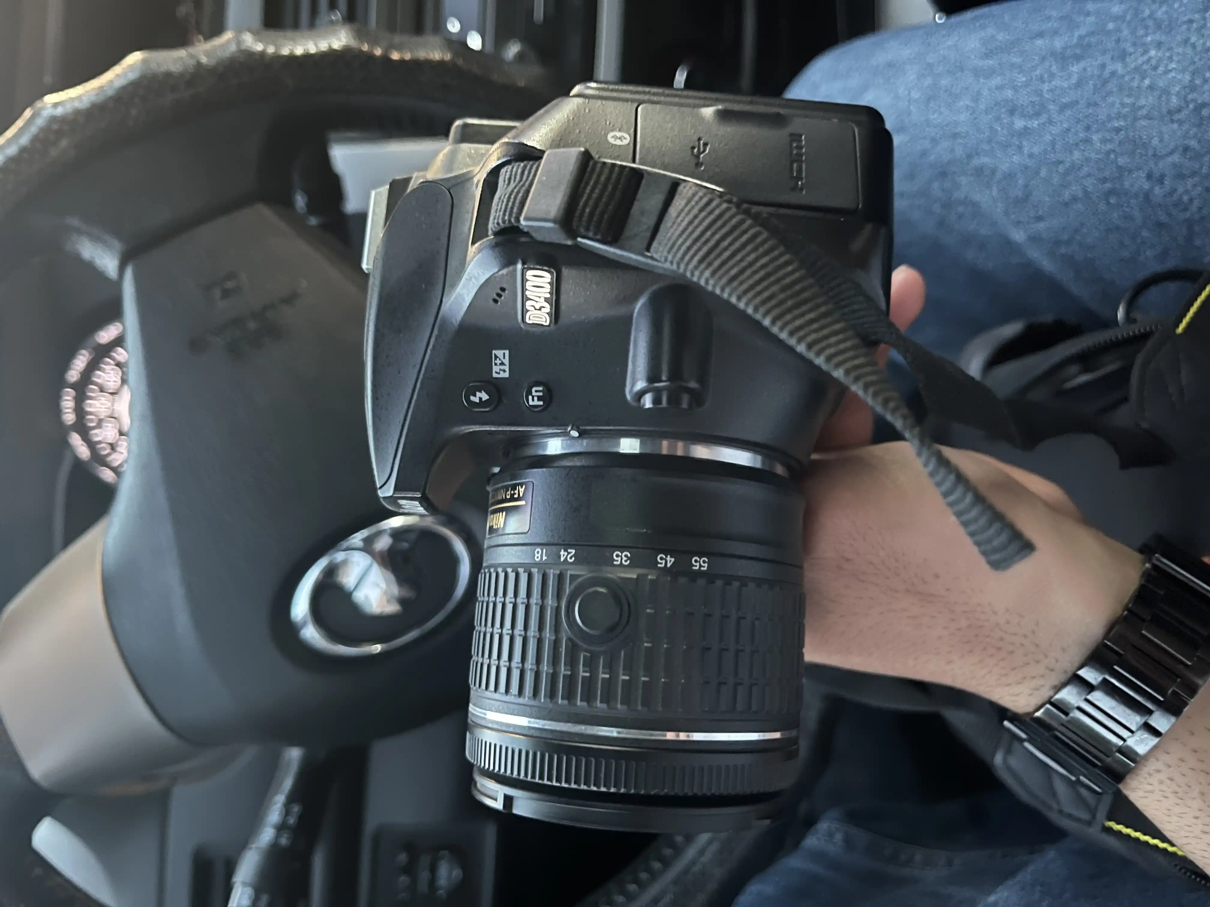 Nikon D3400 دست دو
