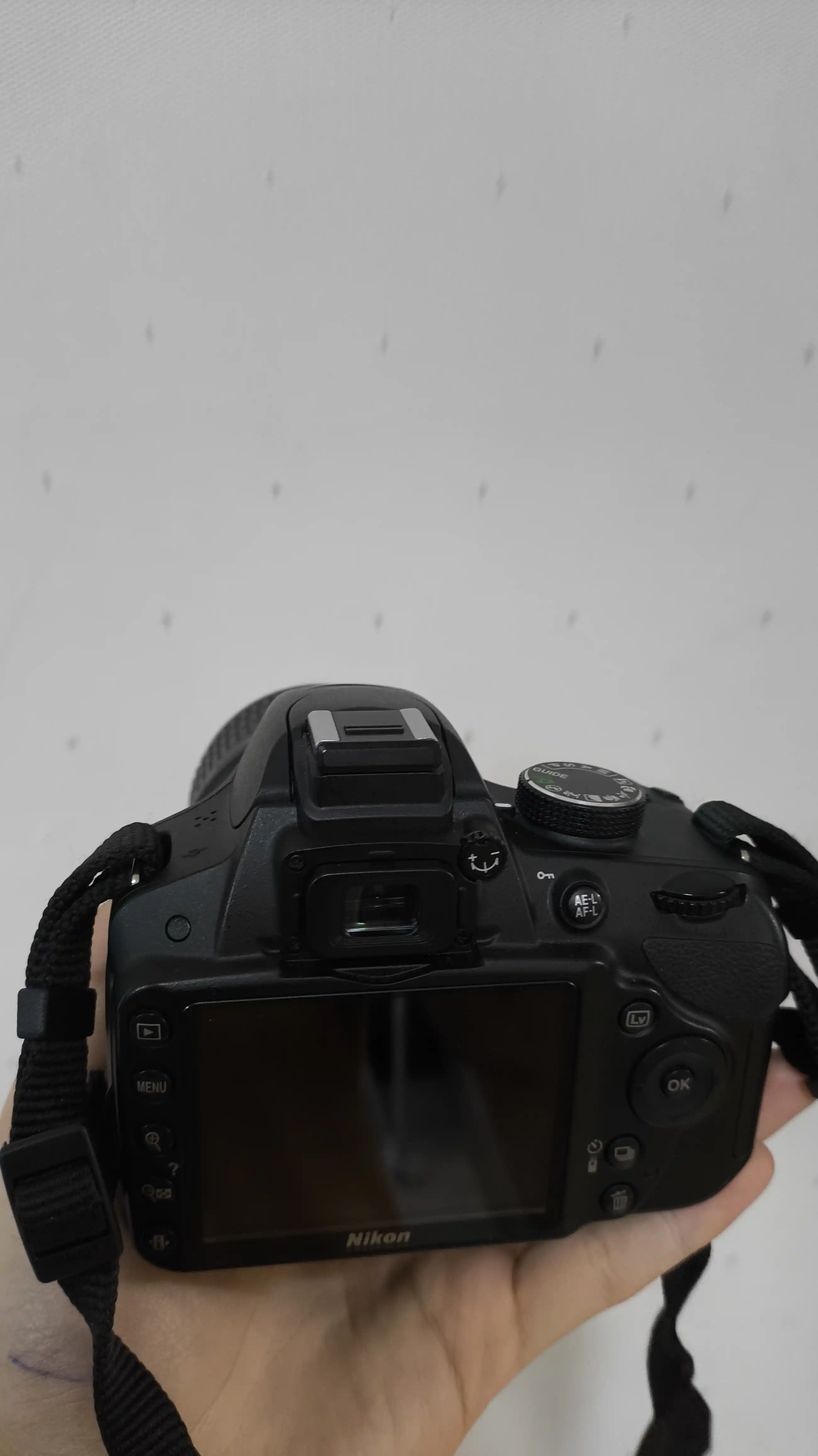 Nikon D3200 همراه با لنز۱۳-۵۵ در حد نو دست دو