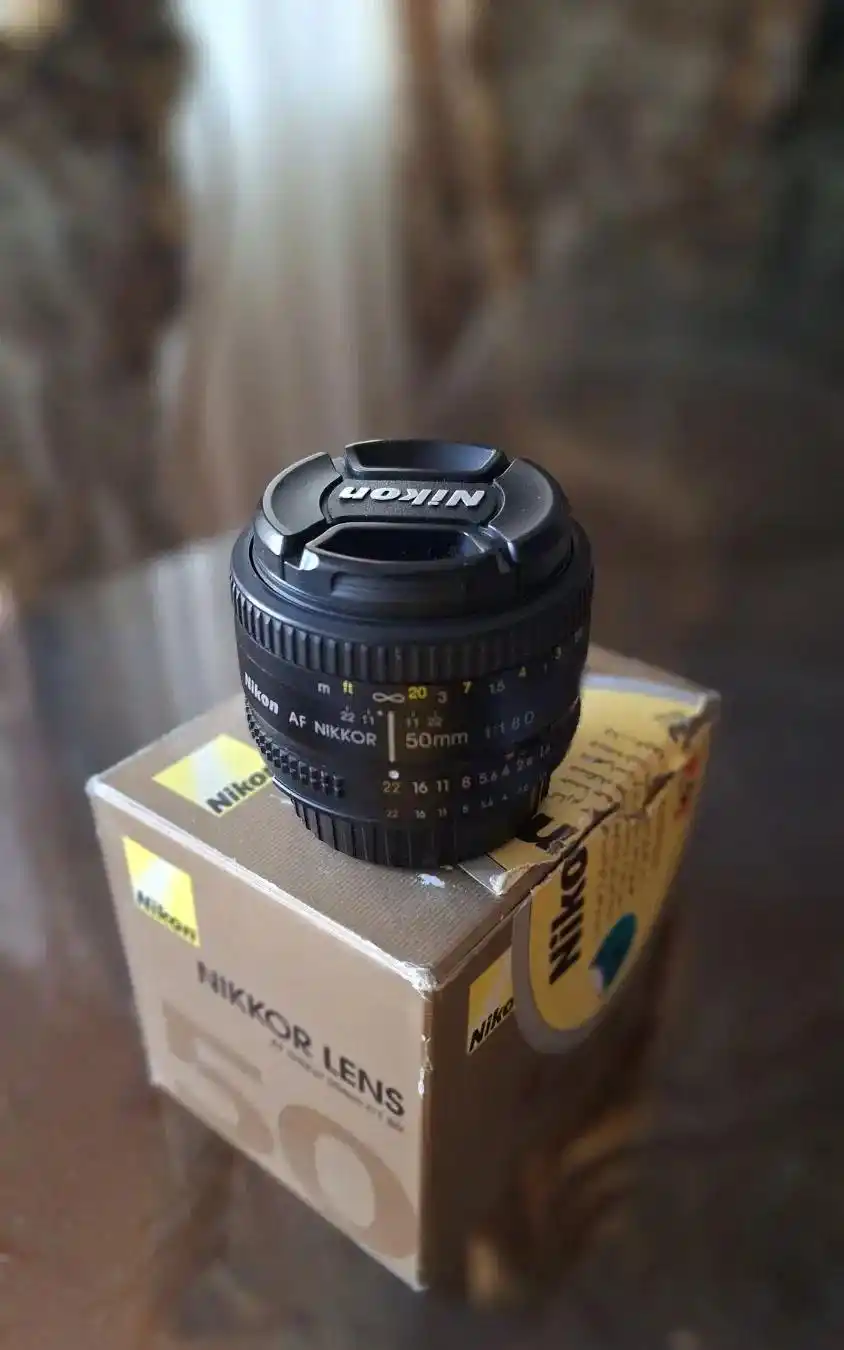 لنز نیکون 50mm 1.8D دست دو