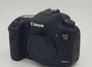 7D m2 با لنز ۵۵-۲۵۰ دست دوم
