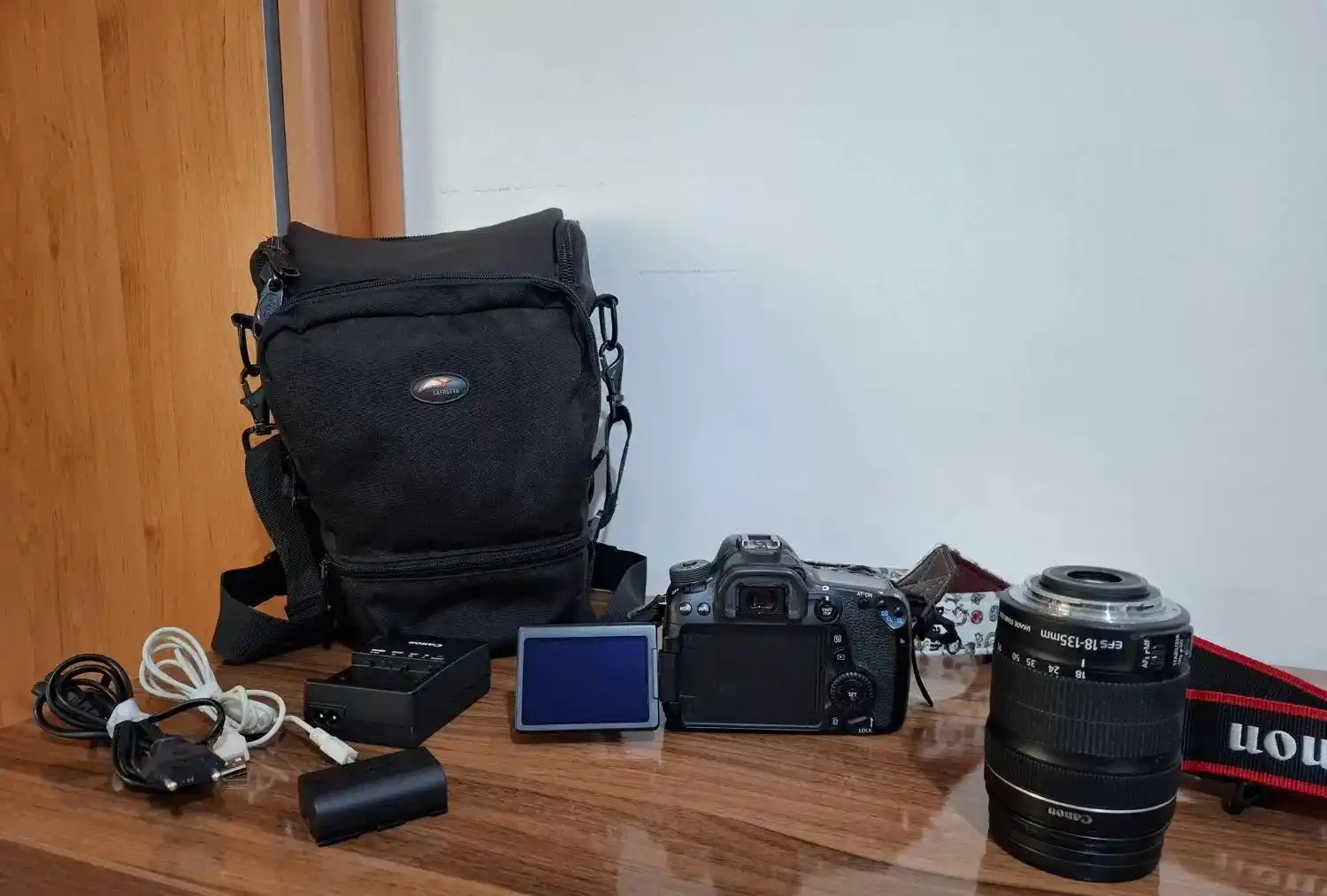 Canon 70D + 18-135 IS  شاتر 28 هزار سالم دست دو