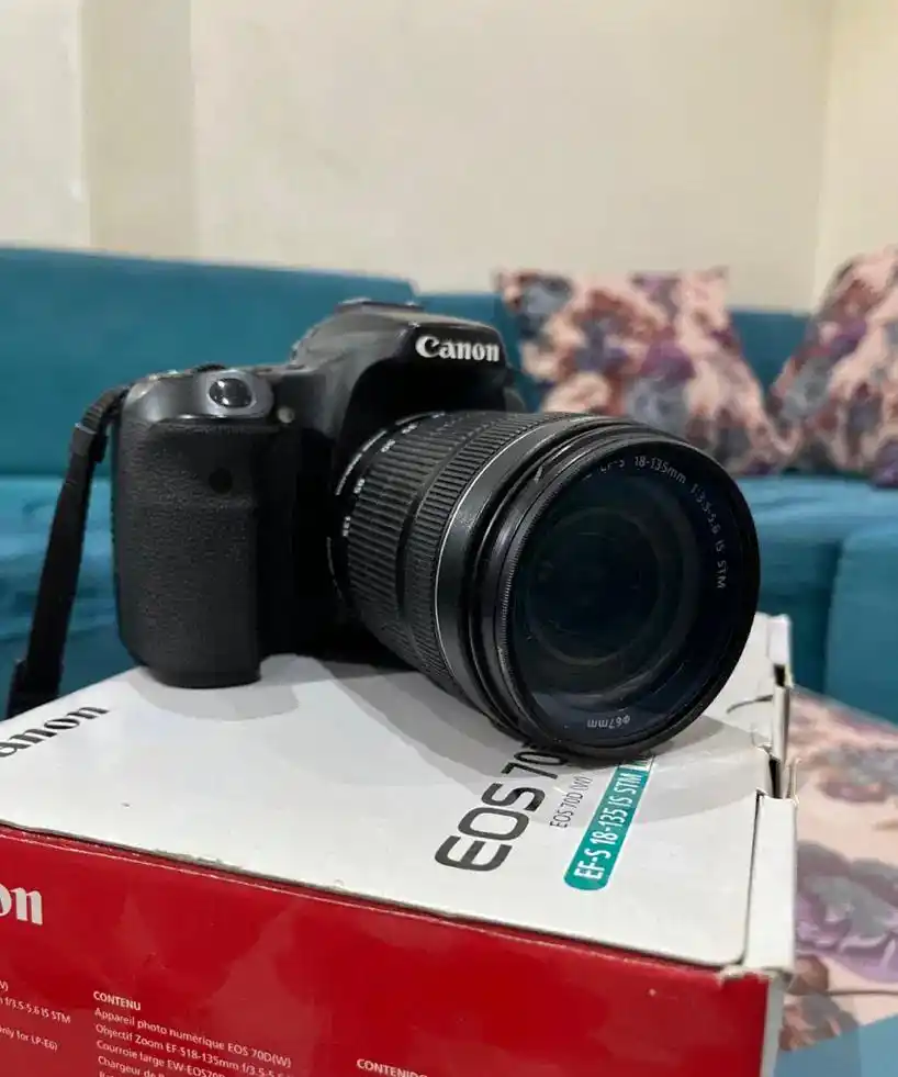 دوربین Canon 70D دست دو