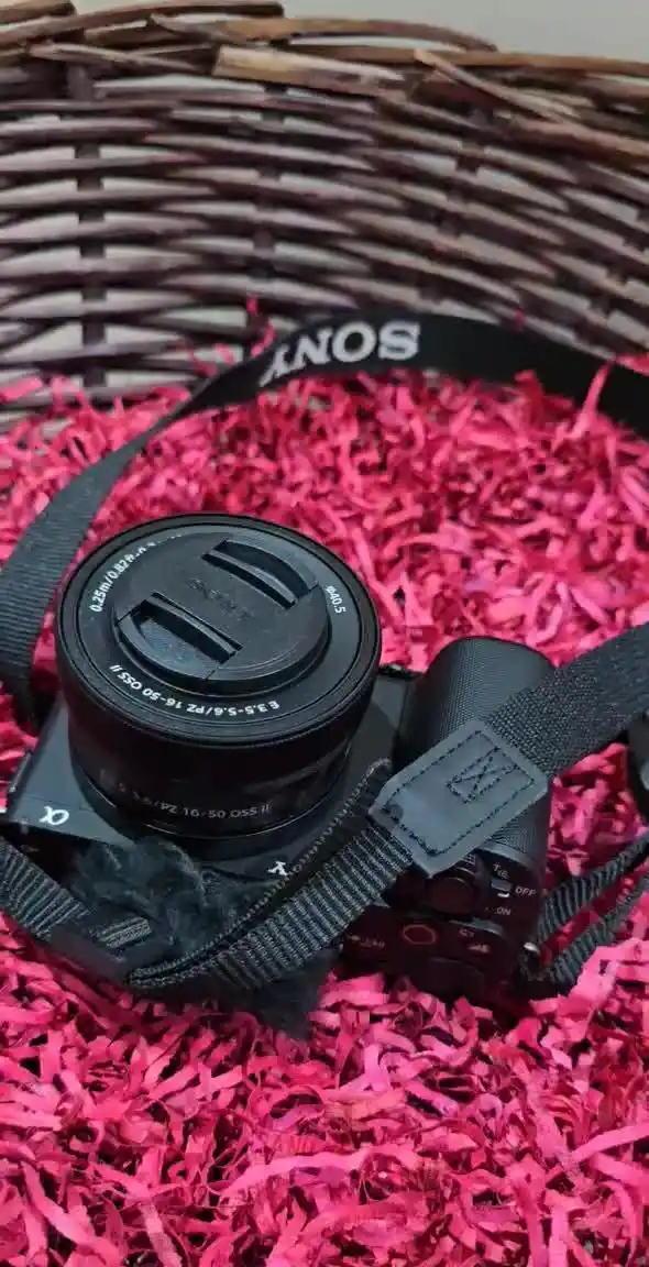 دوربین بدون آینه سونی Sony ZV-E10 II Mirrorless دست دو