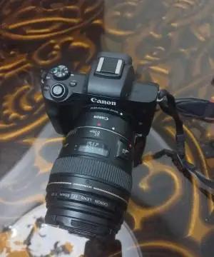 دوربین Canon M50 در حد صفر دست دوم
