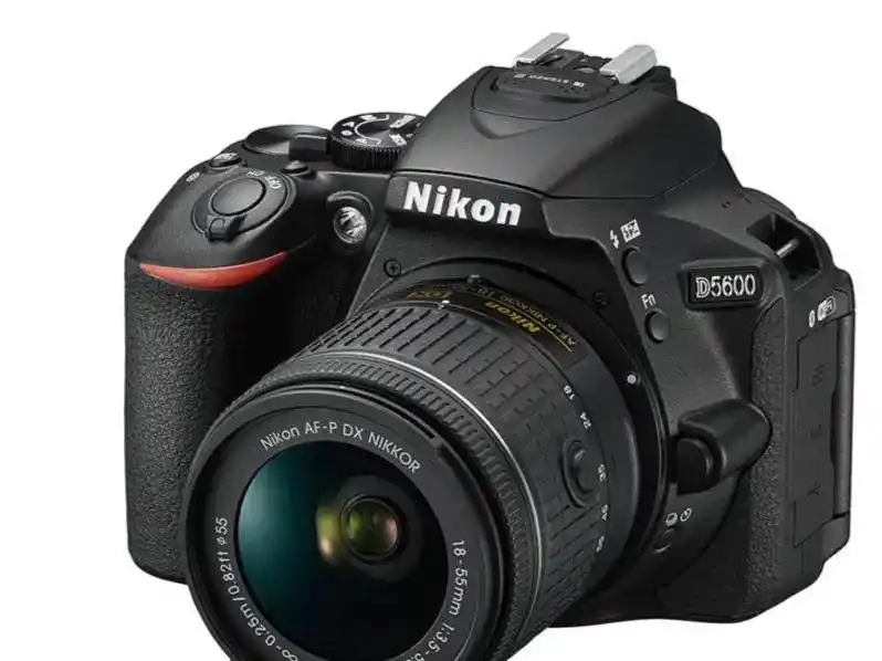 دوربین نیکون D5600 دست دو