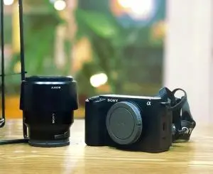دوربین سونی zv e1 همراه با لنز 85 sony دست دوم