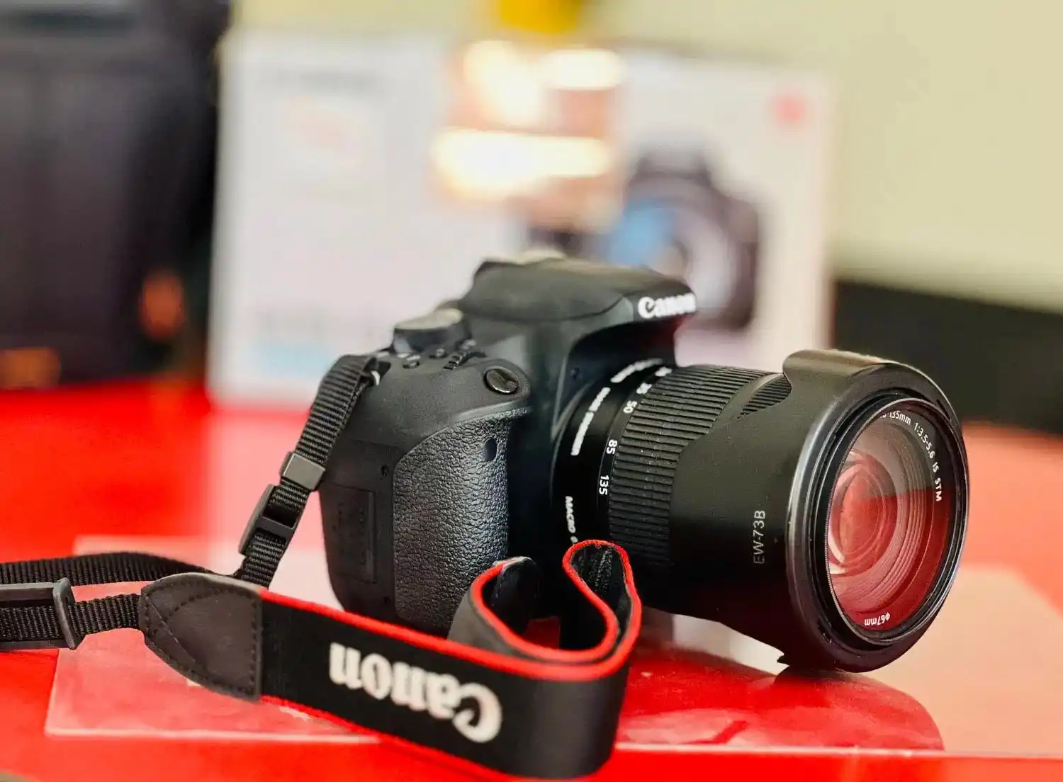 دوربین کنون800d دست دو