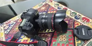 یک عدد دوربین Canon7D دست دوم