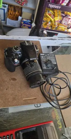 دوربین nikon3300d لنز ۱۸ـ۵۵در حد نو دست دوم