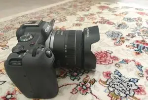 فروش فوری دوربین Canon R8 با لنز 50mm دست دوم