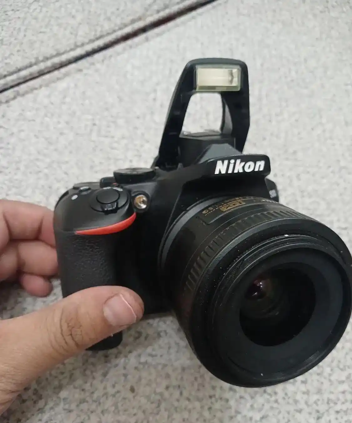 دوربین نیکون D3500 دست دو