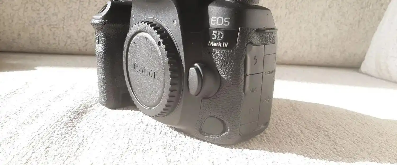 دوربین کانن5d iv دست دو