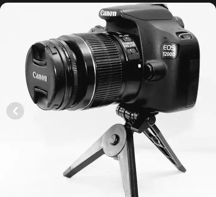 دوربین کنون 1200D دست دو