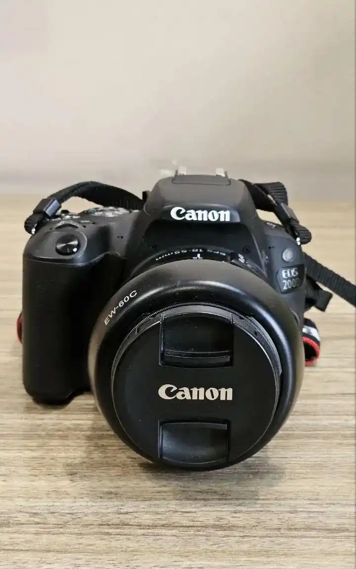 دوربین Canon EOS 200D دست دو