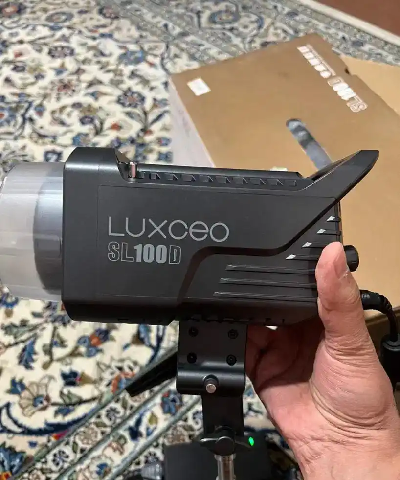 پرژکتور حرفه ای Luxceo SL100D دست دو