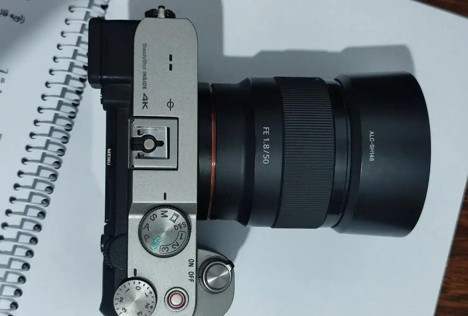 دوربین عکاسی SONY A7C لنز ۵۰فیکس ۱.۸ دست دو
