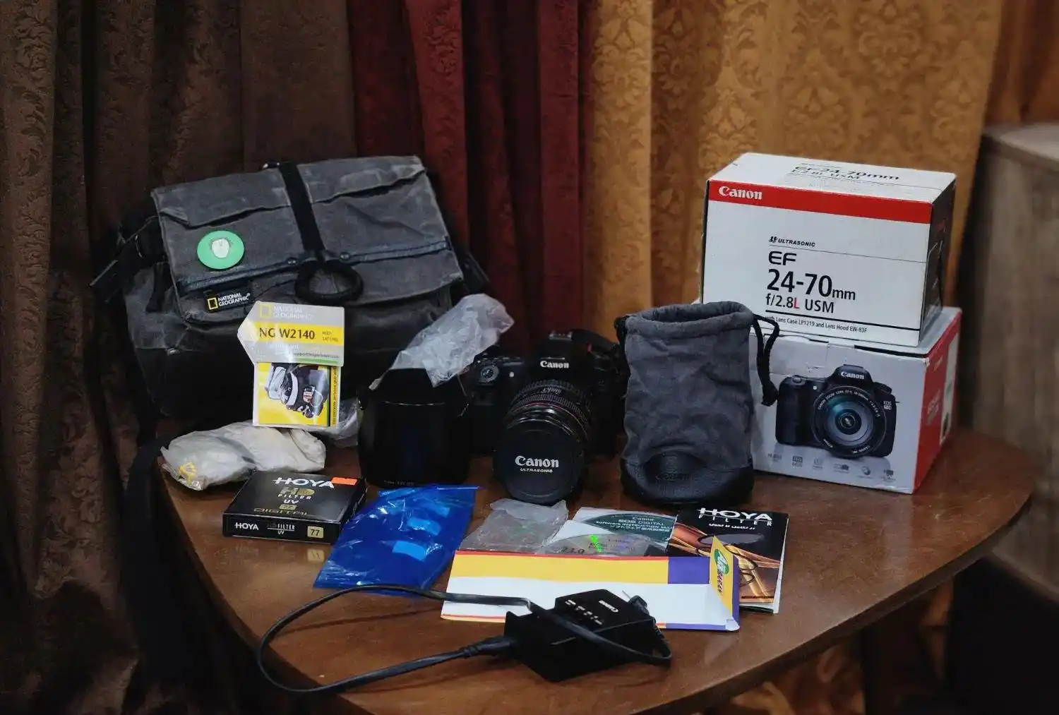 Canon 60D کمکار سالم+ لنز 24-70 F2.8L + لوازم کامل دست دو