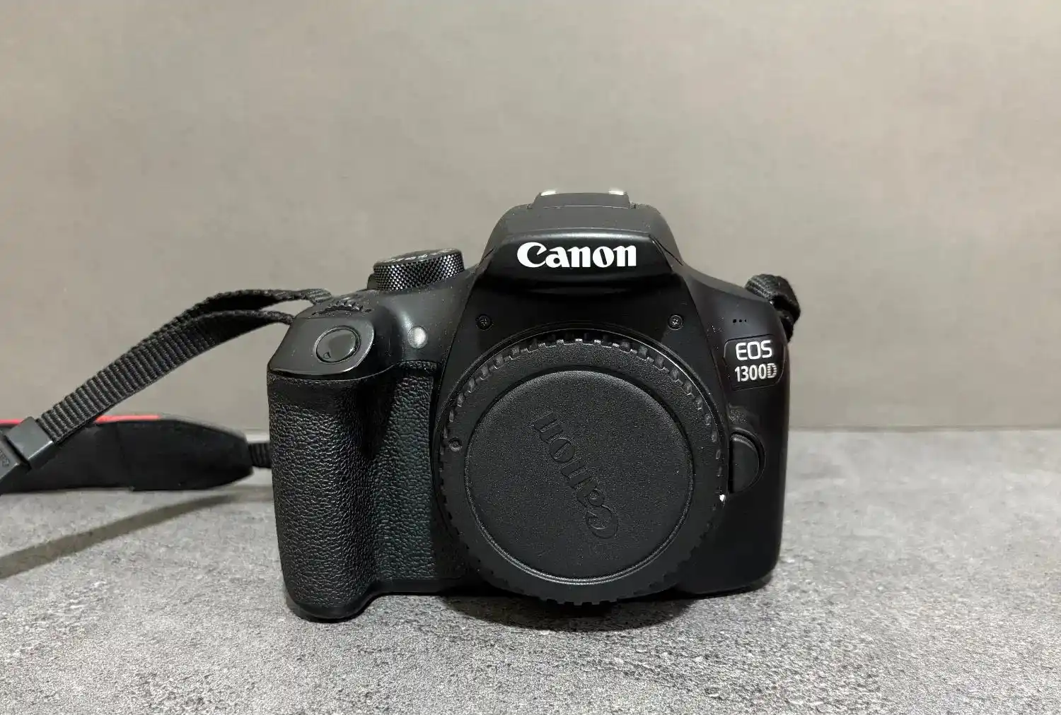 دوربین عکاسی و فیلمبرداری Canon 1300D دست دو