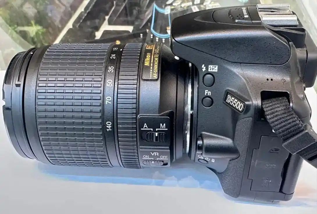 دوربین نیکون D5500 ‌Nikon دست دو