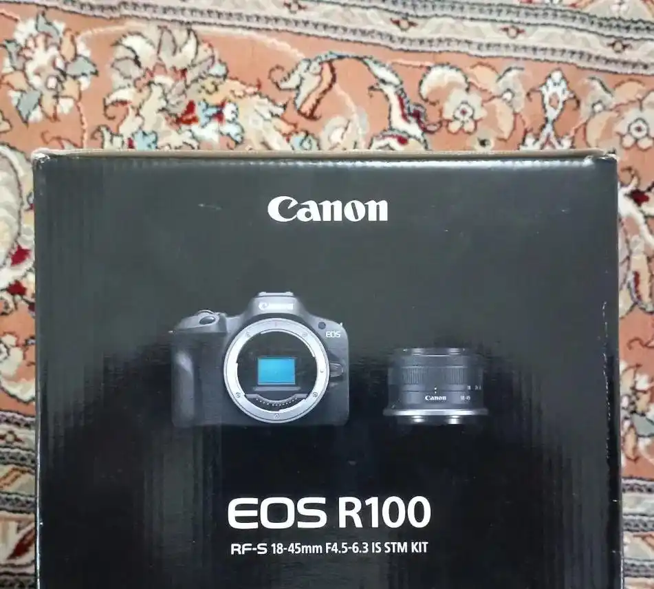 دوربین بدون آینه کانن Canon EOS R100 دست دو