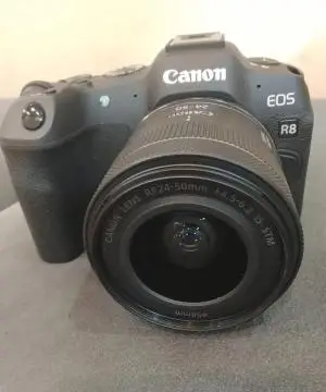 دوربین canon R8 به همراه دو عدد لنز و مانت تبدیل دست دوم