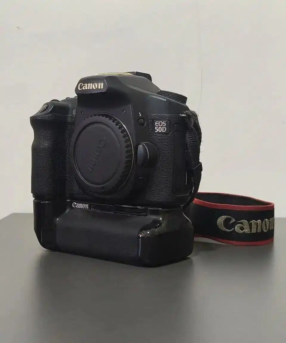 دوربین عکاسی حرفه ای Canon eos 50d با لنز ۵۰ دست دو