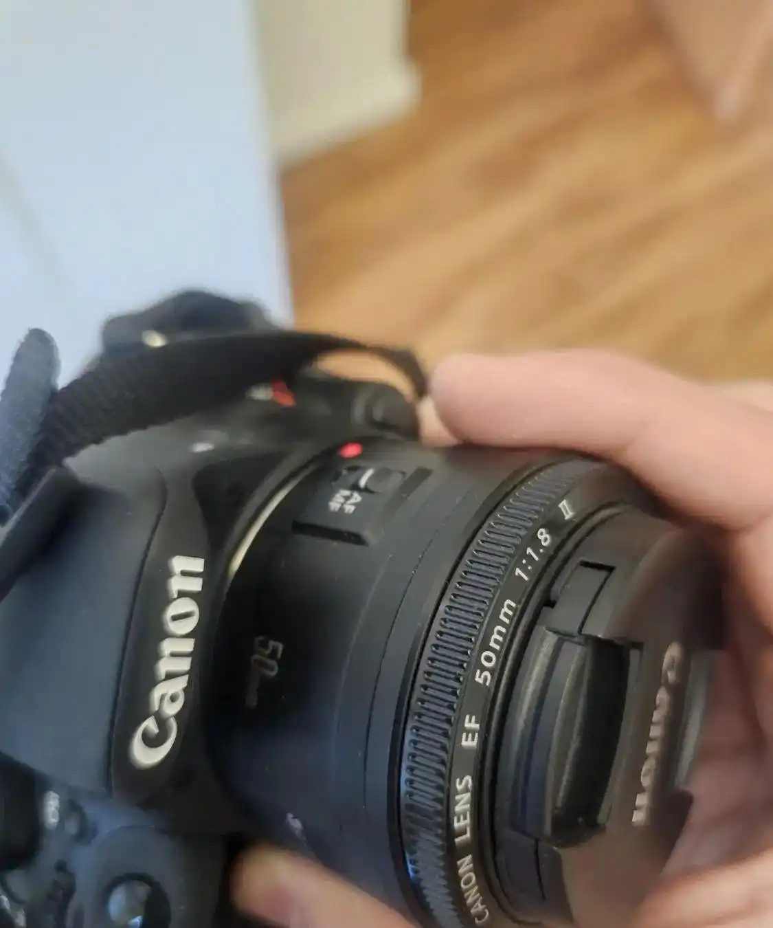 دوربین canon EOS 100D دست دو