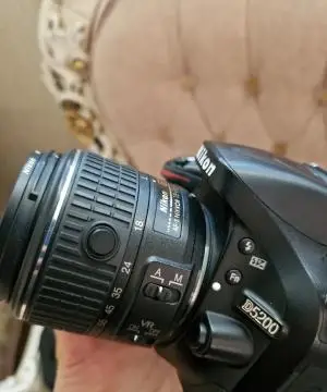 دوربین نیکون D5200 به همراه لنز 18-55 دست دوم