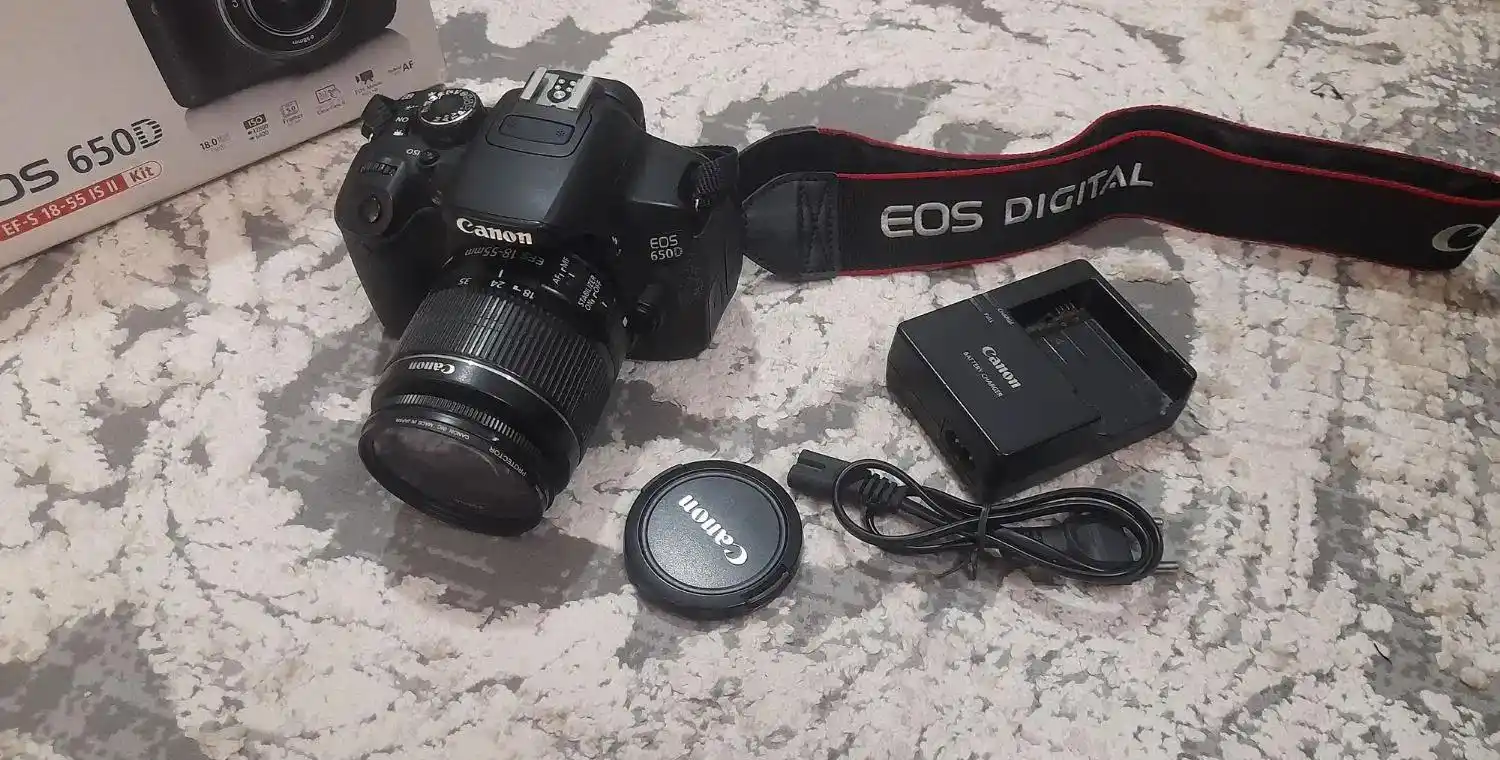 دوربین 650D دست دو