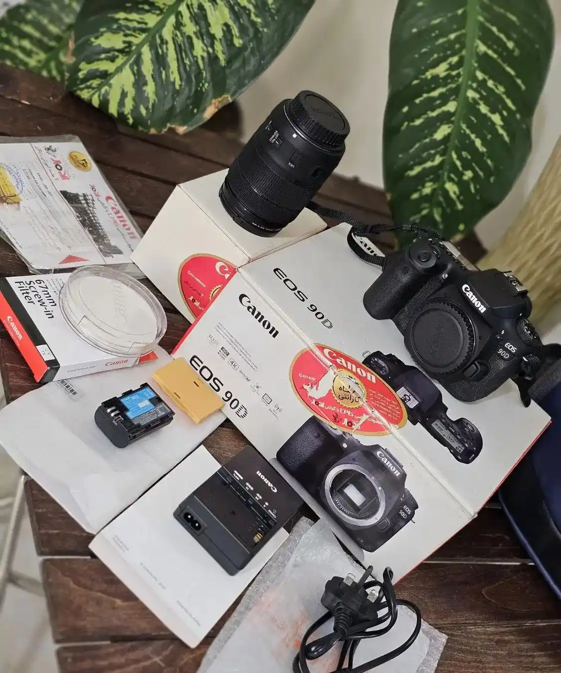 دوربین canon 90D made in japan نو آکبند دست دو