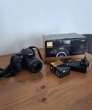 دوربین محبوب Nikon D3400 به همراه لنز اصلی 18-55 دست دوم