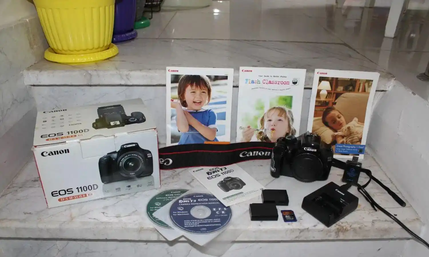 Canon EOS 1100D + لوازم کامل بسیار تمیز دست دو