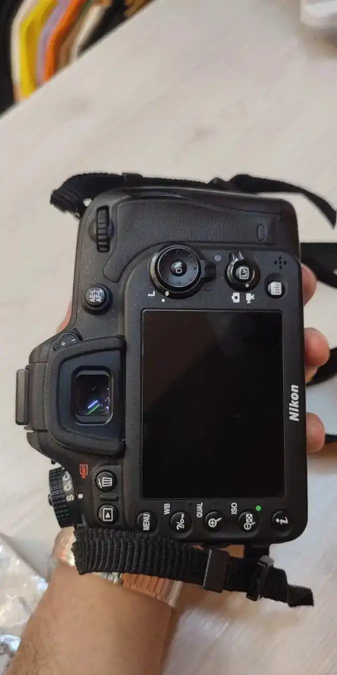 بدنه دوربین نیکون d7100 (بدون لنز) دست دو